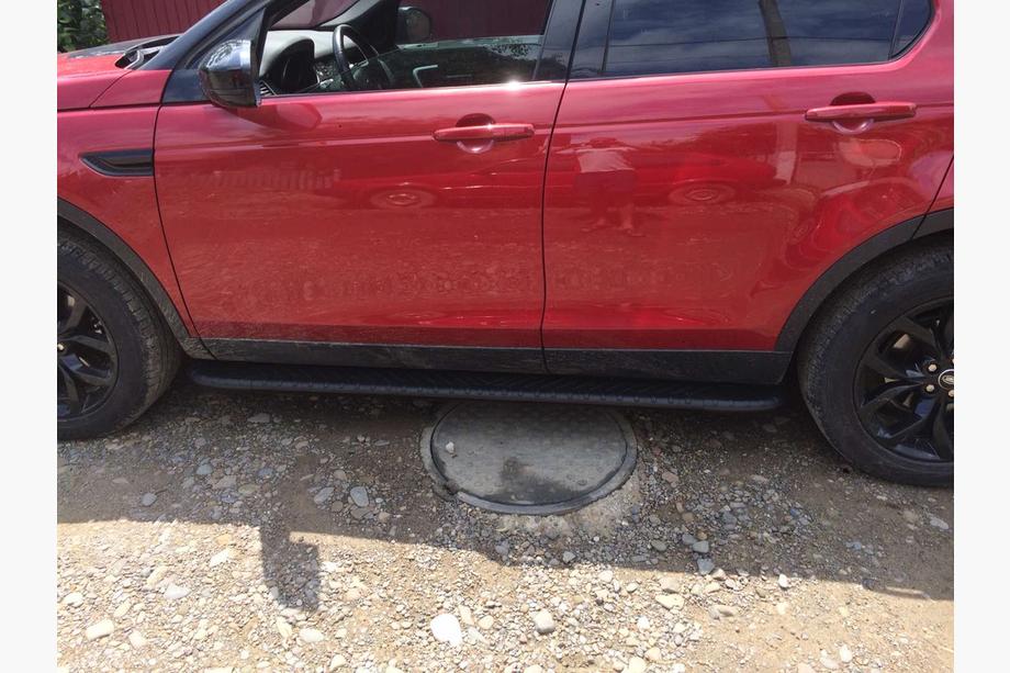 Land Rover Discovery Sport 2014– Bočné nášľapy Bosphore Black (2 ks, hliník) 2019+ Fotografia 2