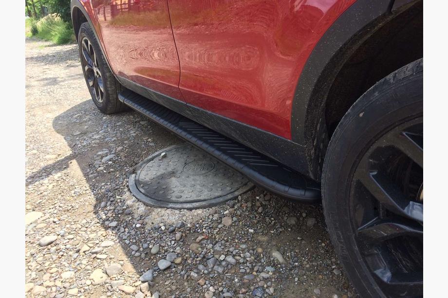 Land Rover Discovery Sport 2014– Bočné nášľapy Bosphore Black (2 ks, hliník) Image