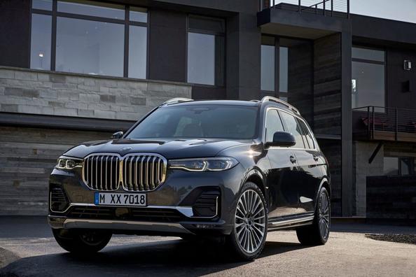 Vlajkový crossover BMW X7