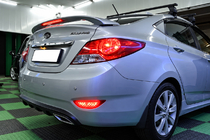 Hyundai Accent 2011–2017 Spojler Niken V2 (na lakovanie) fotografia 3