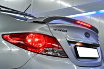 Hyundai Accent 2011–2017 Spojler Niken V2 (na lakovanie) fotografia 2