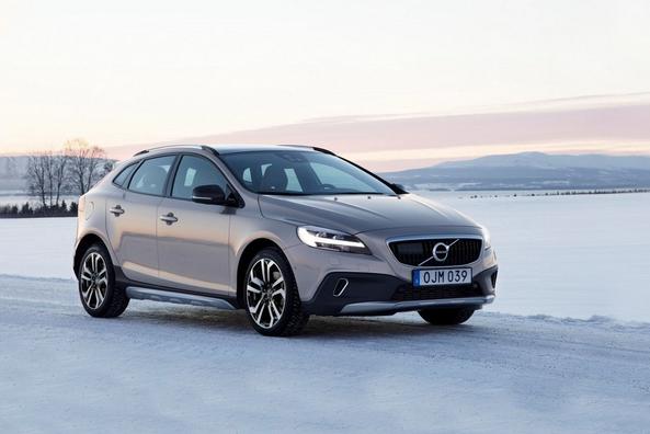 Recenzia terénnej verzie hatchbacku Volvo V40 Cross Country