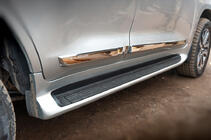 Toyota Land Cruiser 200 2007–2021 Sada dverových líšt (2016-2021) fotografia 1