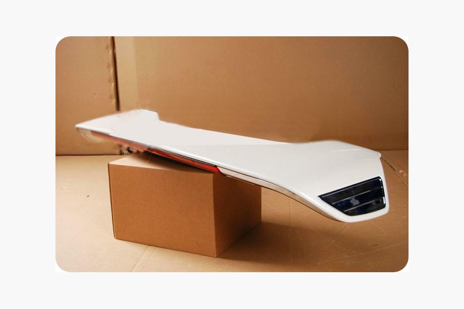 Toyota Land Cruiser 200 2007–2021 Sada bodykitu 2012-2015 (LC15) Biela farba Fotografia 4