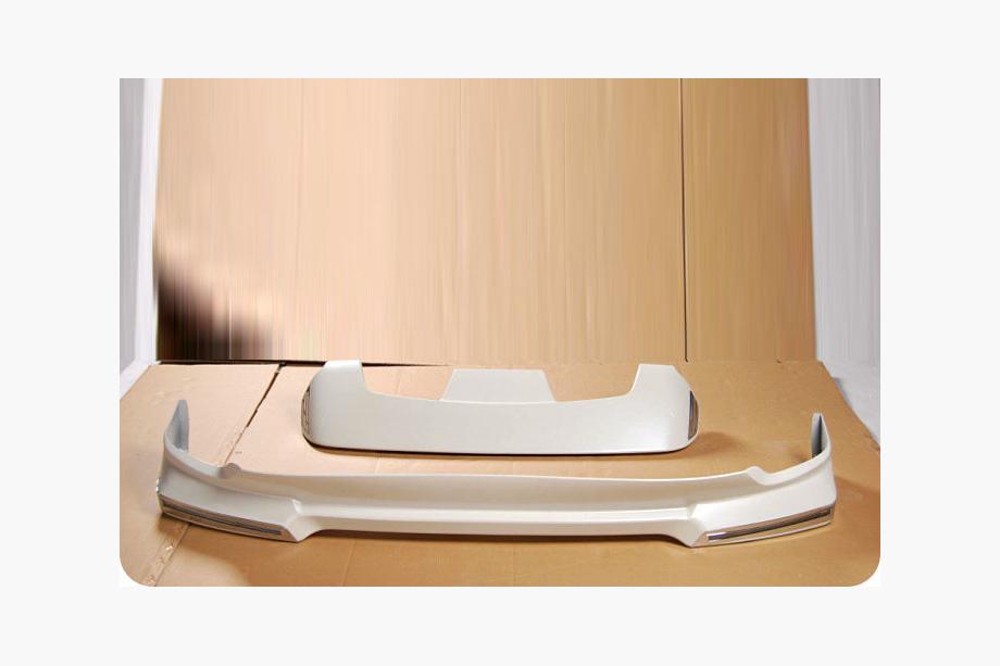 Toyota Land Cruiser 200 2007–2021 Sada bodykitu 2012-2015 (LC15) Biela farba Fotografia 6