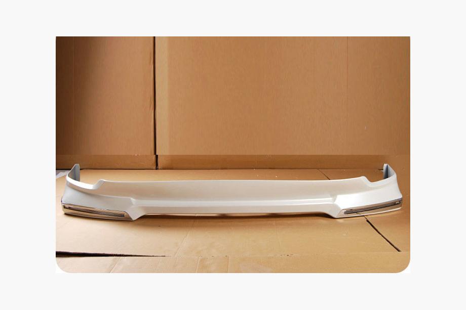 Toyota Land Cruiser 200 2007–2021 Sada bodykitu 2012-2015 (LC15) Biela farba Fotografia 7