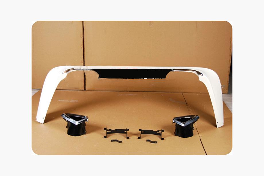 Toyota Land Cruiser 200 2007–2021 Sada bodykitu 2012-2015 (LC15) Biela farba Fotografia 10