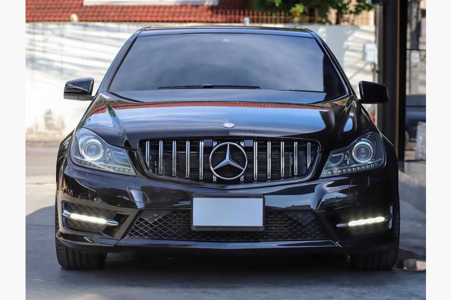 Mercedes trieda C W204 2007–2015 Predná maska chladiča GT Panamericana Image
