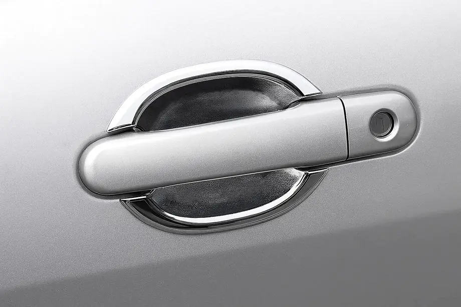 Nissan Tiida 2004–2011 Misky pod kľučky (4 ks, plast) Image