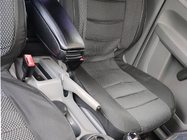 Volkswagen Caddy 2015–2020 Lakťová opierka (do držiaka nápojov) Čierna fotografia 8