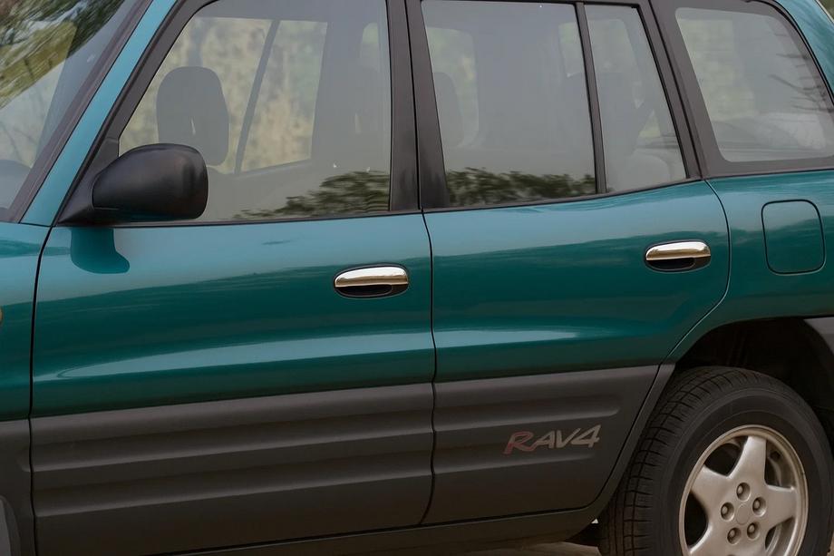 Toyota Rav 4 1996–2001 Kryty kľučiek (4 ks, plast) Image