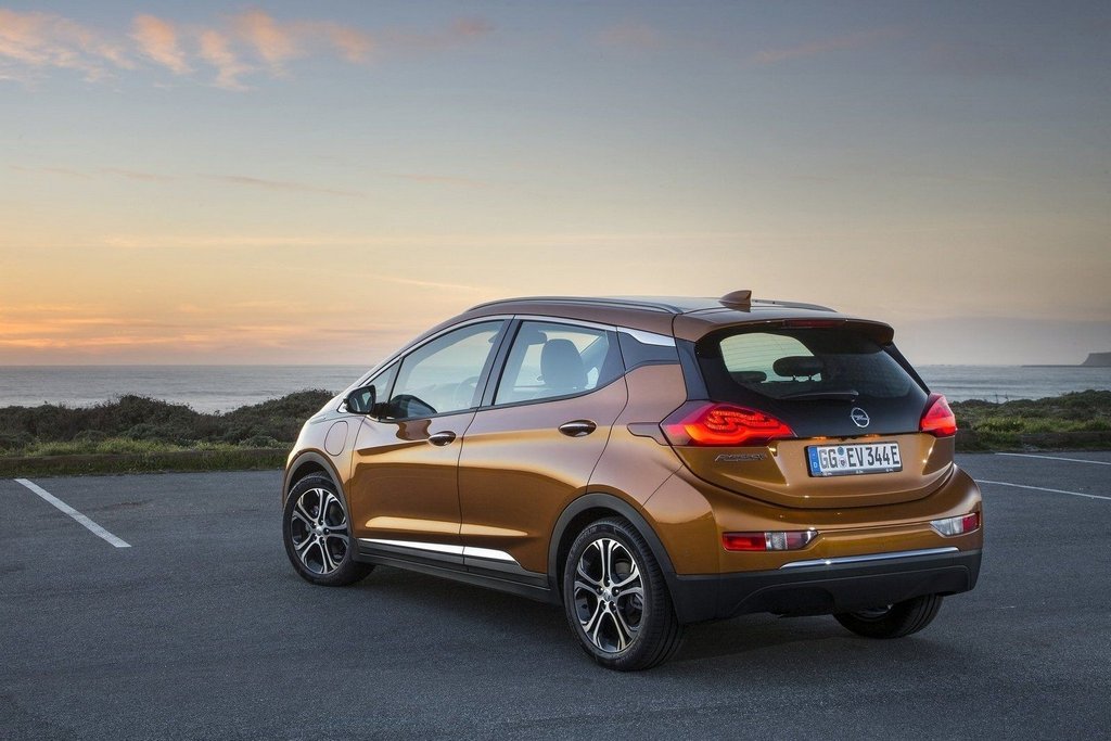 Elektrický hatchback Opel Ampera-e