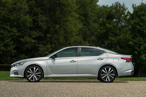 Šiesta generácia sedanu Nissan Altima Fotografia 9