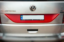 Volkswagen T6 2015–2024 Plastová lišta na veko kufra fotografia 4