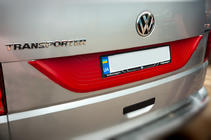 Volkswagen T6 2015–2024 Plastová lišta na veko kufra fotografia 2