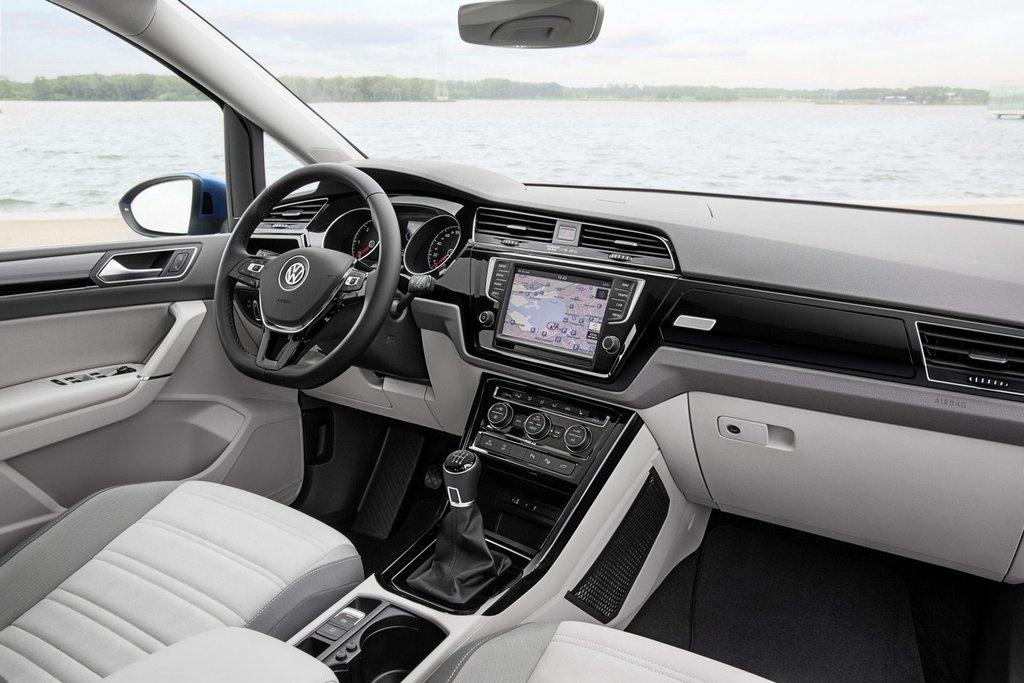 Recenzia kompaktného minivanu Volkswagen Touran
