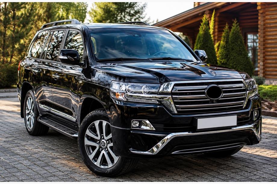 Toyota Land Cruiser 200 2007–2021 Sada body kitu 2016-2021 (Executive 2016) Čierna farba Fotografia 4