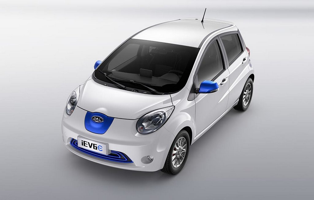 Recenzia elektrického kompaktného hatchbacku JAC iEV6E