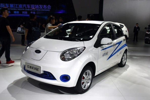Recenzia elektrického kompaktného hatchbacku JAC iEV6E