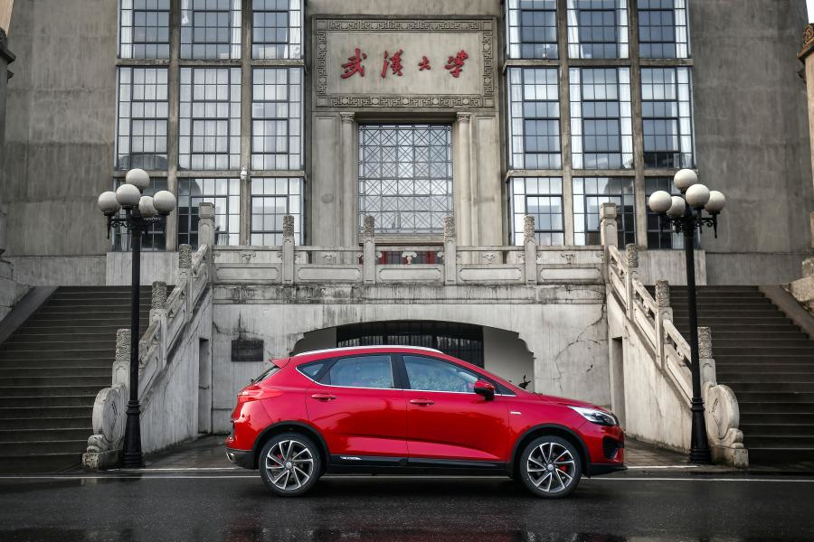 Recenzia kompaktného crossoveru Geely Emgrand GS