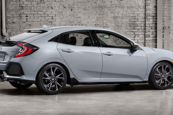 Päťdverový hatchback desiatej generácie Honda Civic 5D Fotografia 9