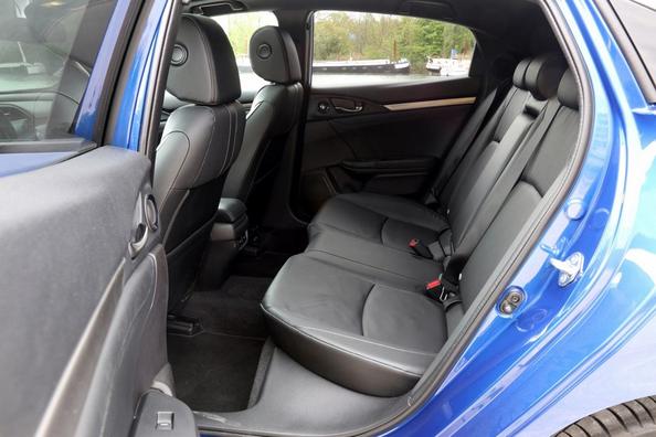 Päťdverový hatchback desiatej generácie Honda Civic 5D Fotografia 6