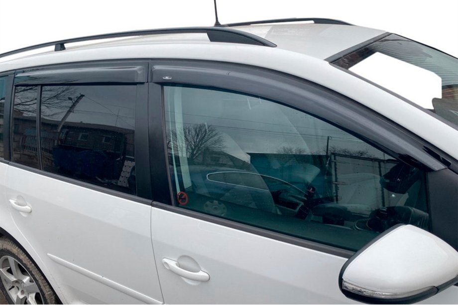 Volkswagen Touran 2010–2015 Deflektory okien (4 ks, HIC) Fotografia 12