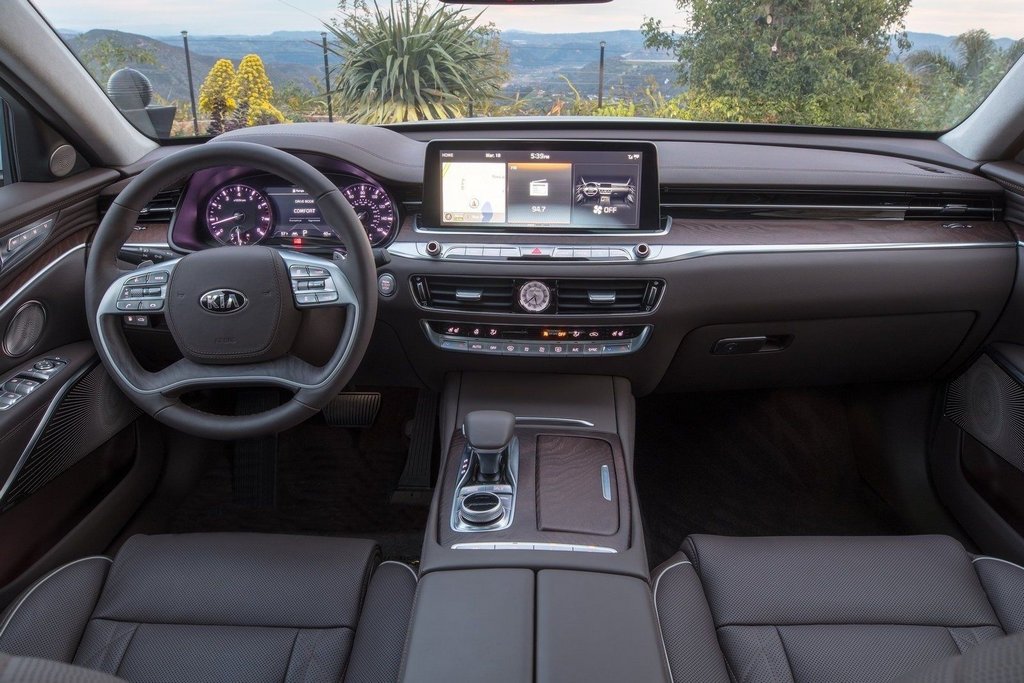 Reprezentatívny sedan KIA K900