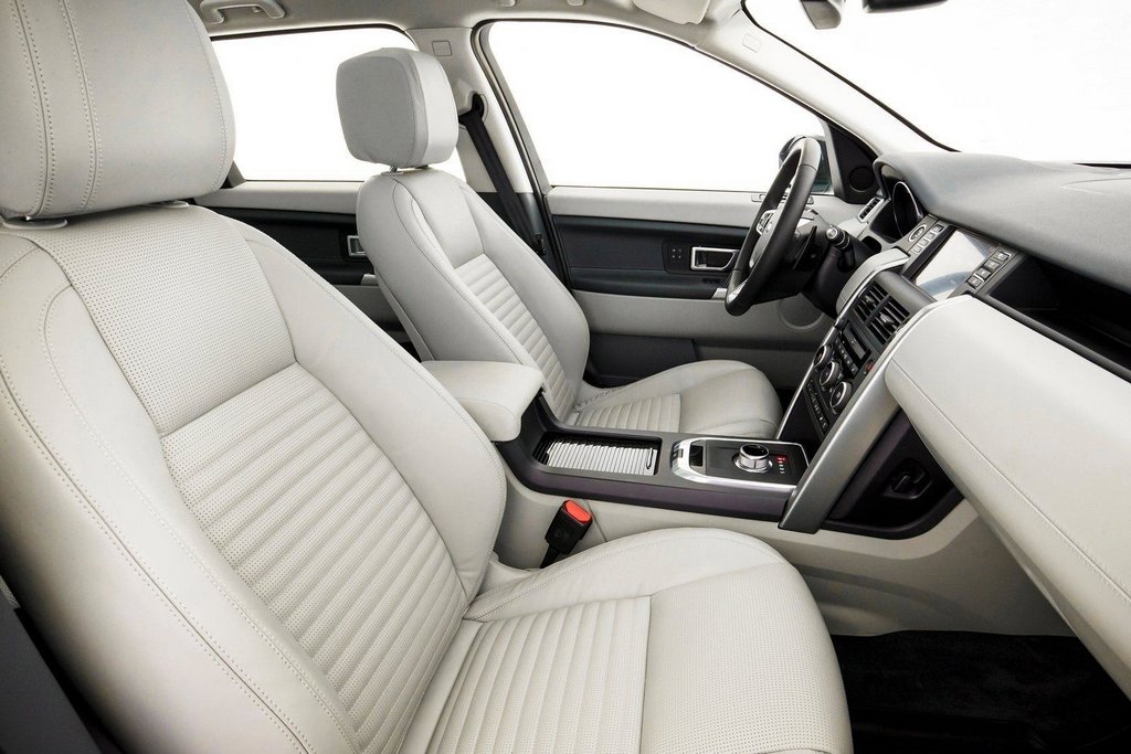 Recenzia sedemmiestneho crossoveru Land Rover Sport