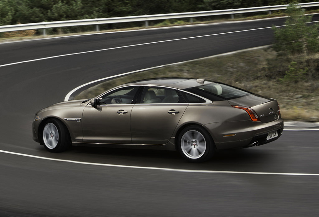 Recenzia vlajkového sedanu Jaguar XJ