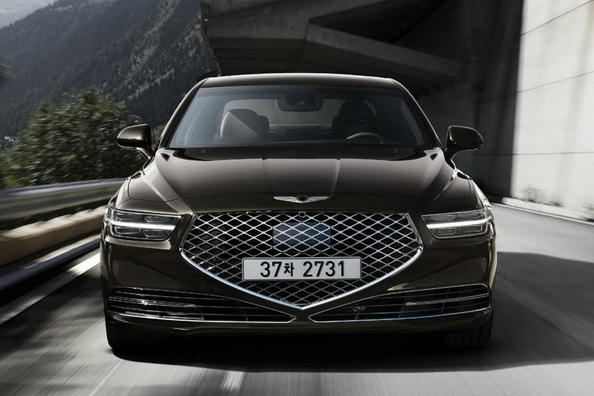 Recenzia prémiového sedanu Genesis G90