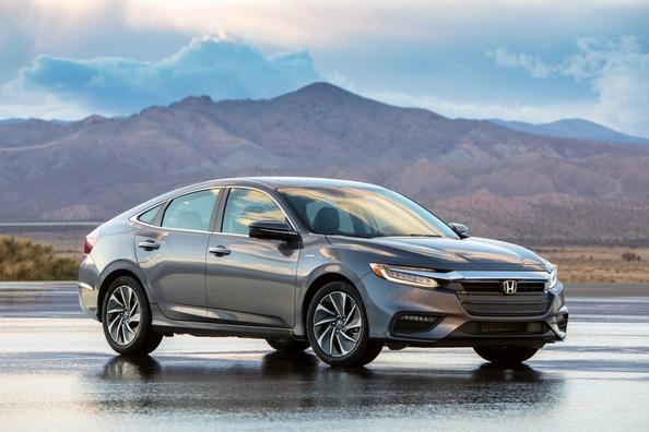 Recenzia hybridného sedanu Honda Insight