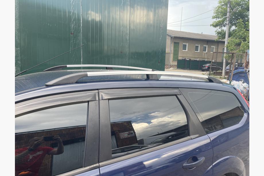 Ford Focus II 2008–2011 Hliníkové strešné lyžiny (Caravan, chróm) Image