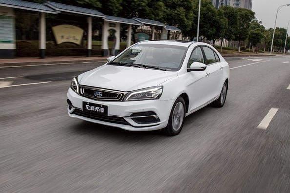 Modernizovaný sedan Geely Emgrand 7