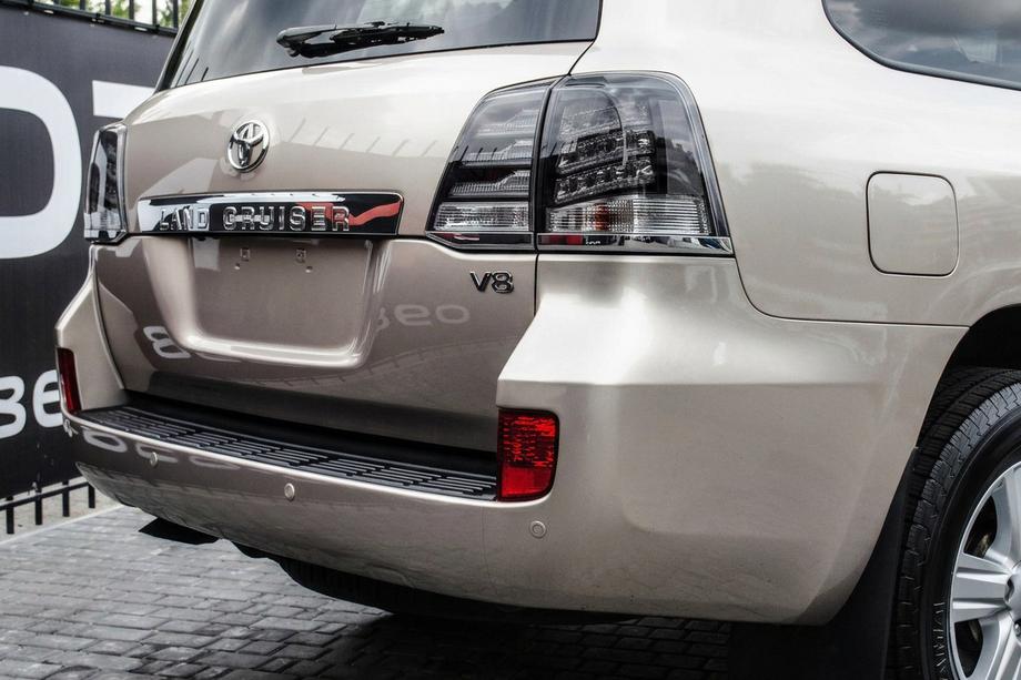Toyota Land Cruiser 200 2007–2021 Zadné svetlá 2007-2015 (BlackEdition) Image