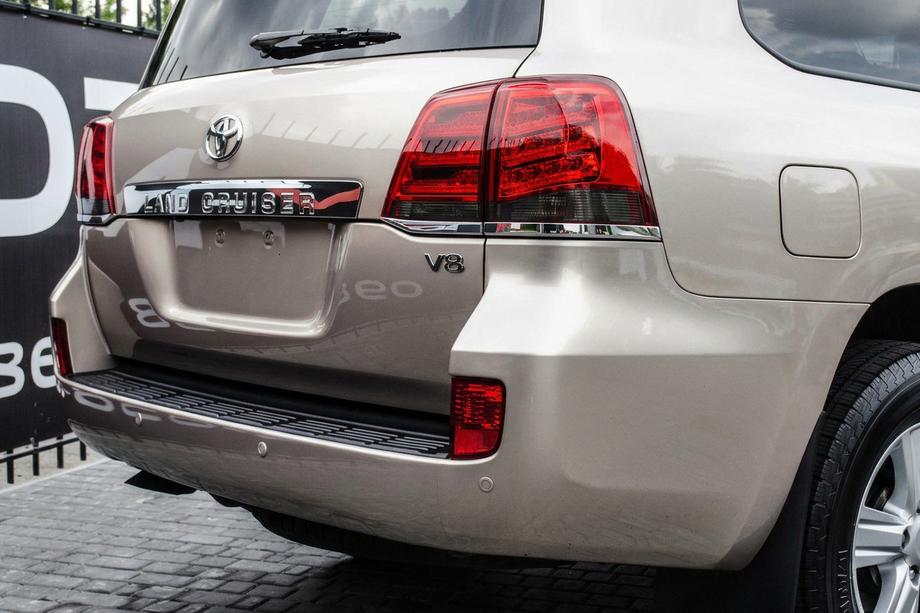 Toyota Land Cruiser 200 2007–2021 Zadné svetlá 2007-2015 V-3 (dizajn Lexus 2012-2015) Image