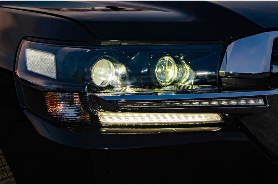 Toyota Land Cruiser 200 2007–2021 Predné svetlomety 2016+ (Executive) Kompletná sada (2 ks) Fotografia 7