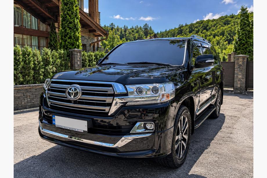 Toyota Land Cruiser 200 2007–2021 Sada bodykitu 2016-2021 (Executive 2019) Biela farba Fotografia 5