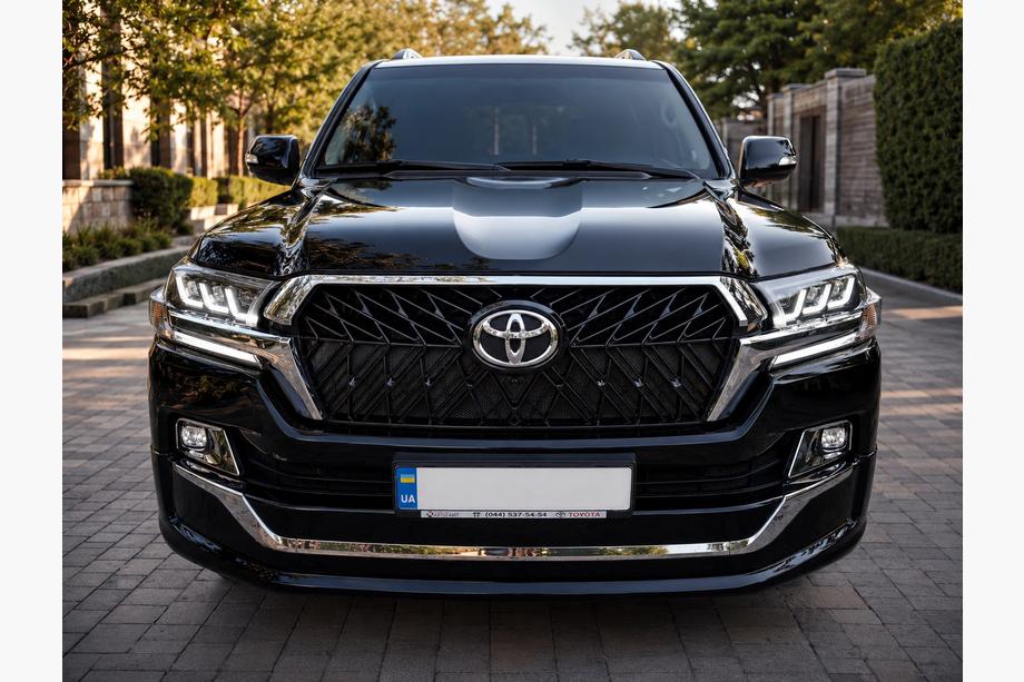 Toyota Land Cruiser 200 2007–2021 Sada bodykitu 2016-2021 (Executive 2019) Biela farba Fotografia 6