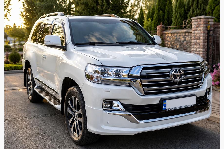 Toyota Land Cruiser 200 2007–2021 Sada bodykitu 2016-2021 (Executive 2019) Biela farba Fotografia 9