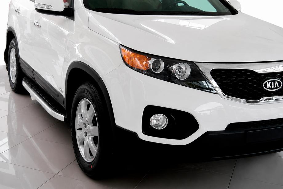 Kia Sorento II XM 2009–2014 Bočné nášľapy Fullmond (2 ks, hliník) Image