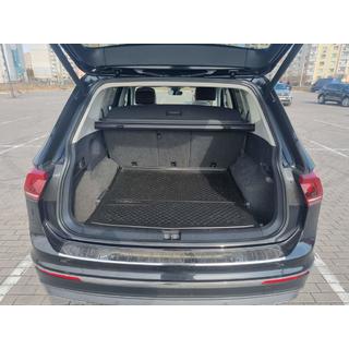 Nerezová lišta na zadný nárazník (Carmos) Volkswagen Tiguan 2016–2023 fotografia 1