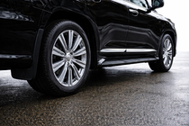 Lexus LX570/450d 2008–2022 Dverové lišty (dizajn 2016+) fotografia 3
