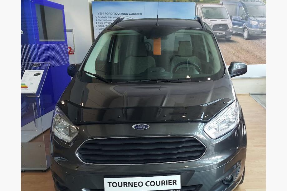 Ford Courier 2014–2023 Deflektor kapoty EuroCap Fotografia 16