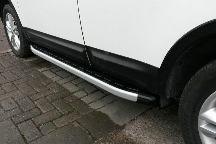Nissan Qashqai 2007–2010 Bočné nášľapy Fullmond (2 ks, hliník) Image