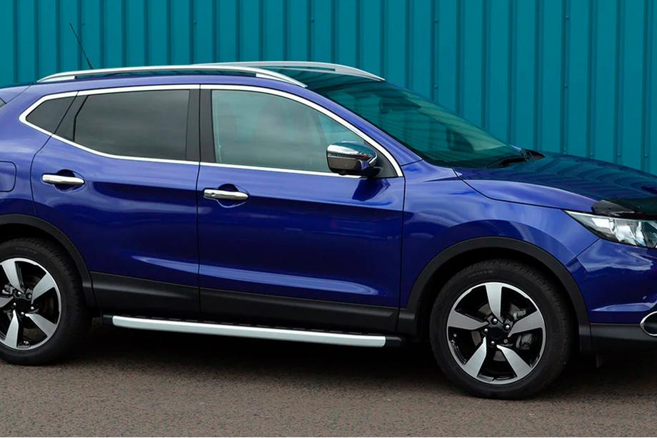 Nissan Qashqai 2010–2014 Bočné nášľapy Fullmond (2 ks, hliník) Dlhý rázvor Fotografia 3