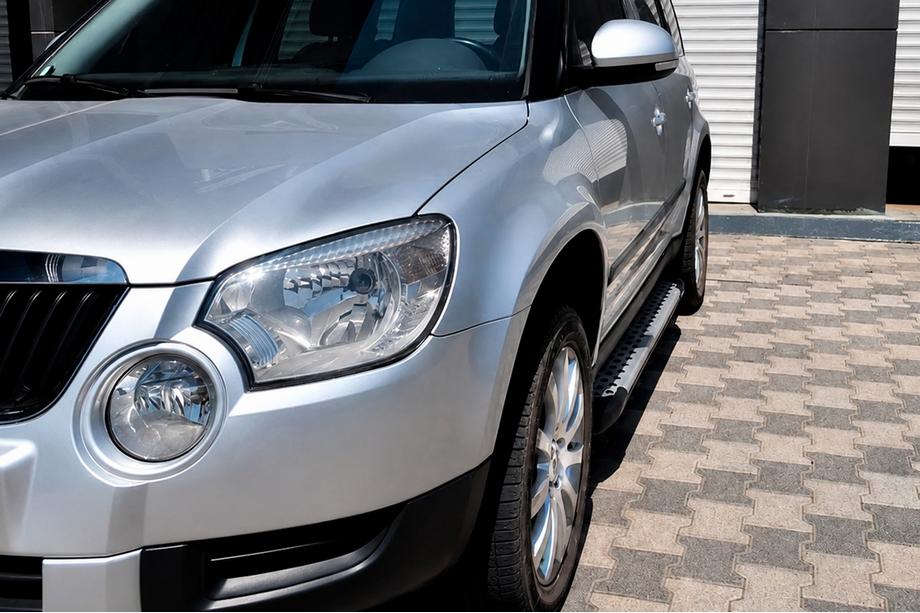Skoda Yeti 2009–2017 Bočné nášľapy Allmond Grey (2 ks, hliník) Image
