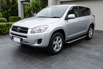 Toyota Rav 4 2006–2013 Bočné prahy Fullmond (2 ks, hliník) fotografia 1