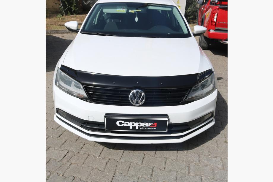 Volkswagen Jetta 2011–2018 Deflektor kapoty (EuroCap) Fotografia 3