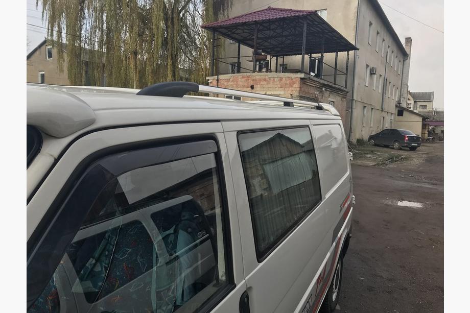 Volkswagen T4 Transporter 1990–2003 Chrómové strešné lyžiny DORA (kovové uchytenie) Len pre krátky rázvor Fotografia 3